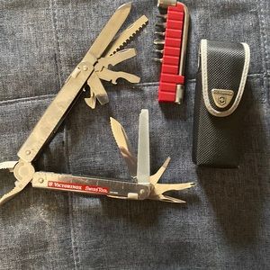 Victorinox Swiss Tool RS excellent condition